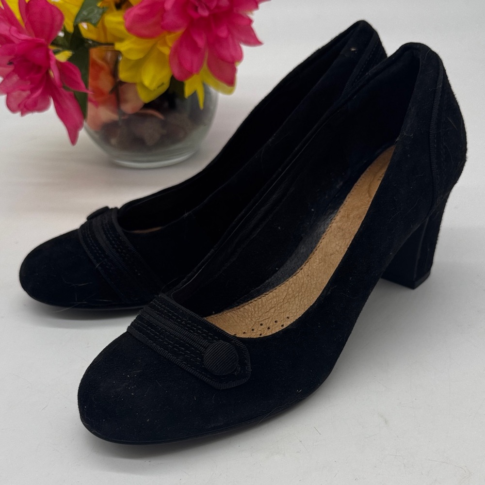 Clarks Artisan Black Suede Block Heel Pumps with Decorative Strap 7.5 BHE9482A